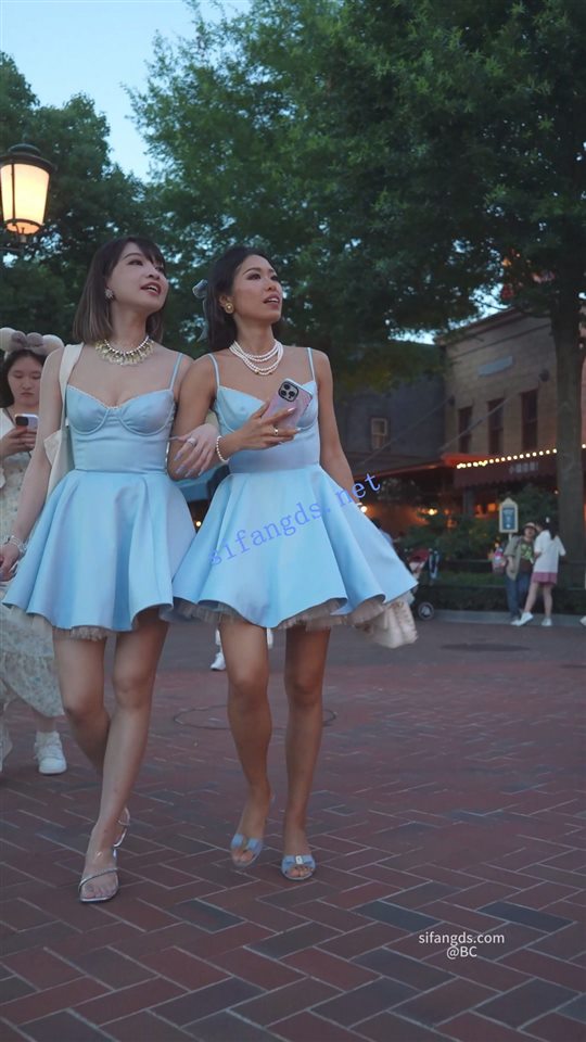 (BC-SSS-090)吊带公主裙姐妹..半蹲拍照被CD..竟然都穿丁字裤【1V】【959M】